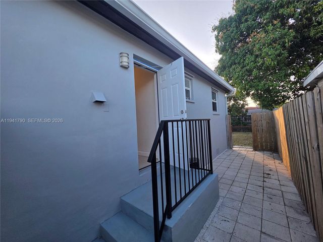 4310 E 9th Ln, Hialeah, FL 33013