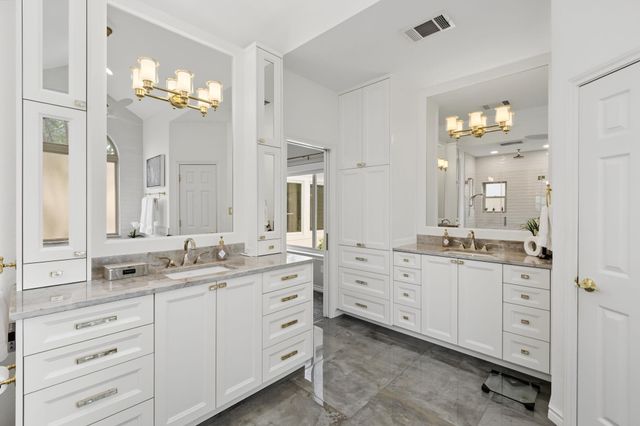 607 Bending Oak DR, Dripping Springs, TX 78620
