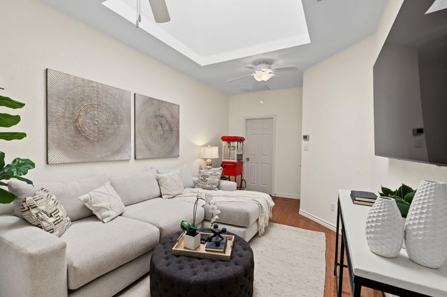 607 Bending Oak DR, Dripping Springs, TX 78620