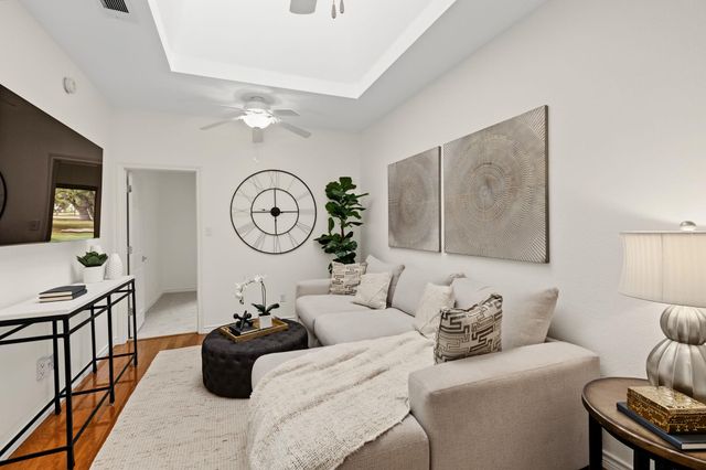 607 Bending Oak DR, Dripping Springs, TX 78620