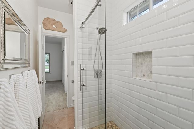 607 Bending Oak DR, Dripping Springs, TX 78620