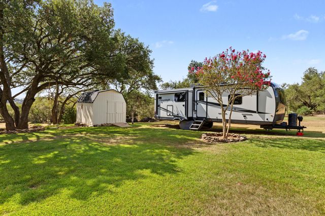 607 Bending Oak DR, Dripping Springs, TX 78620