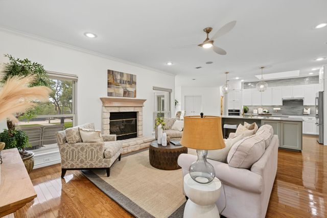 607 Bending Oak DR, Dripping Springs, TX 78620