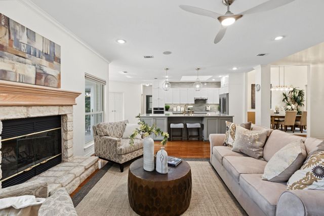 607 Bending Oak DR, Dripping Springs, TX 78620