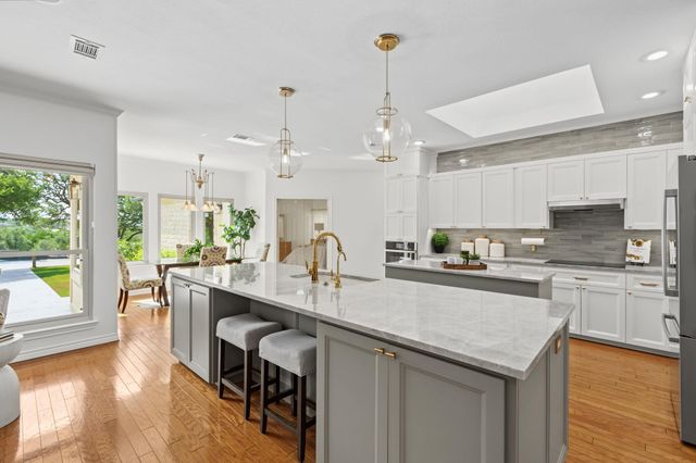 607 Bending Oak DR, Dripping Springs, TX 78620