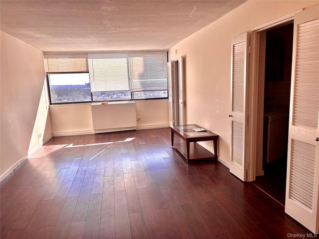 2 Bay Club Drive 17H, Bayside, NY 11360