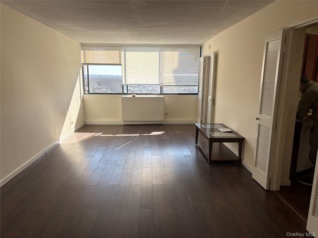 2 Bay Club Drive 17H, Bayside, NY 11360