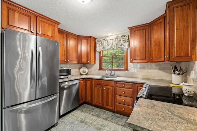28 Lady Slipper Cir, Pembroke, MA 02359