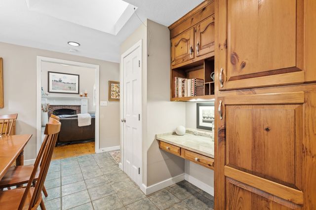 28 Lady Slipper Cir, Pembroke, MA 02359