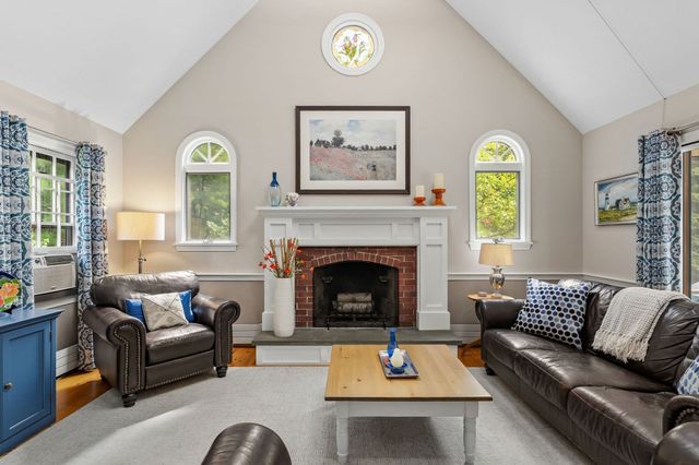 28 Lady Slipper Cir, Pembroke, MA 02359