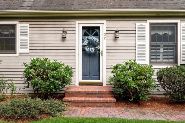28 Lady Slipper Cir, Pembroke, MA 02359