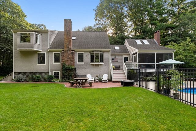 28 Lady Slipper Cir, Pembroke, MA 02359