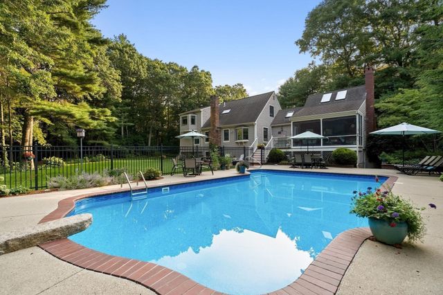 28 Lady Slipper Cir, Pembroke, MA 02359