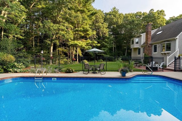 28 Lady Slipper Cir, Pembroke, MA 02359