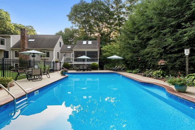 28 Lady Slipper Cir, Pembroke, MA 02359