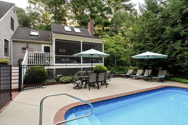 28 Lady Slipper Cir, Pembroke, MA 02359