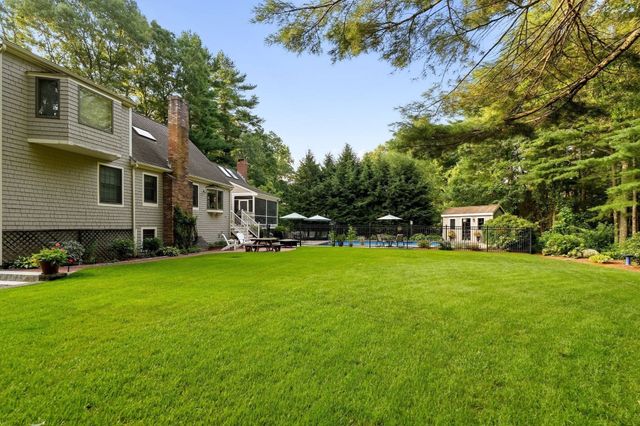 28 Lady Slipper Cir, Pembroke, MA 02359