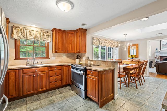 28 Lady Slipper Cir, Pembroke, MA 02359