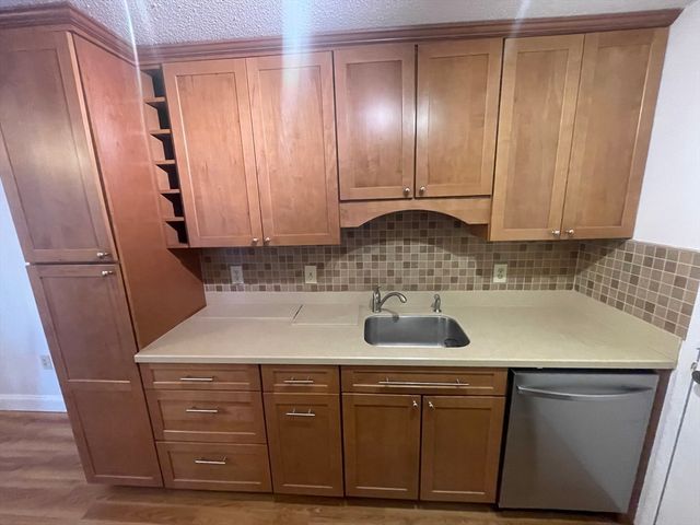 29 Village Rock Lane 1, Natick, MA 01760