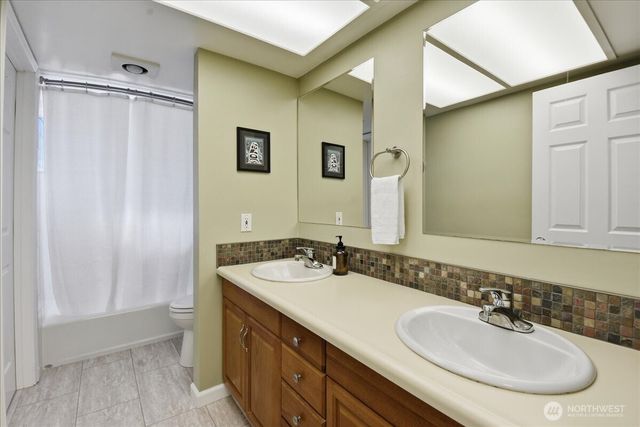 17035 136th Place SE, Renton, WA 98058