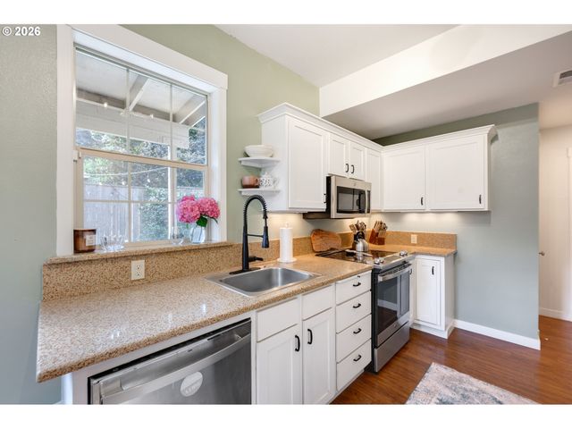 8615 Sw PINEBROOK St, Tigard, OR 97224