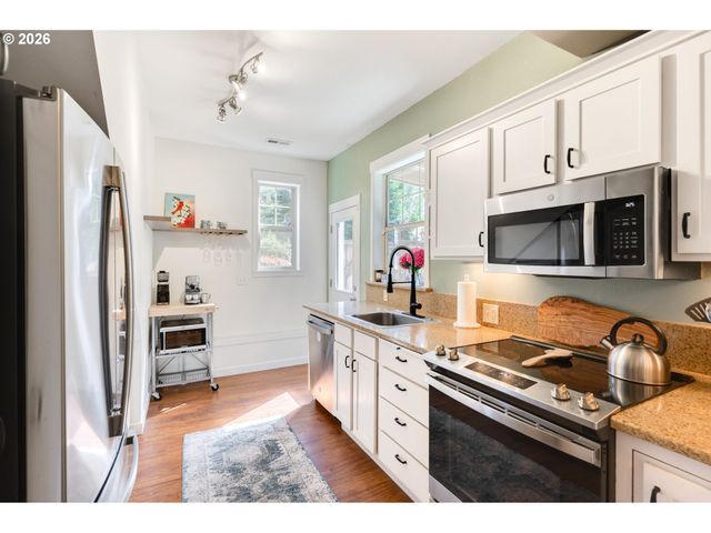 8615 Sw PINEBROOK St, Tigard, OR 97224