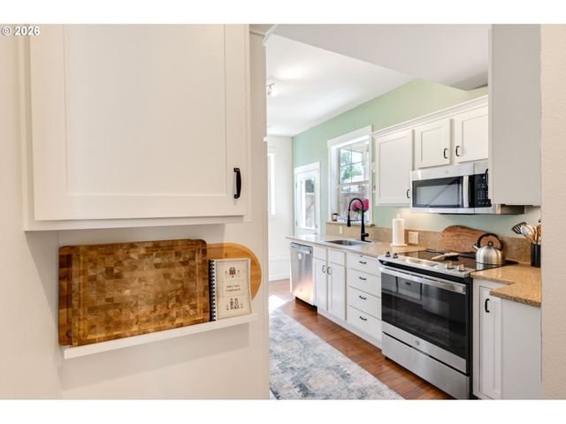 8615 Sw PINEBROOK St, Tigard, OR 97224