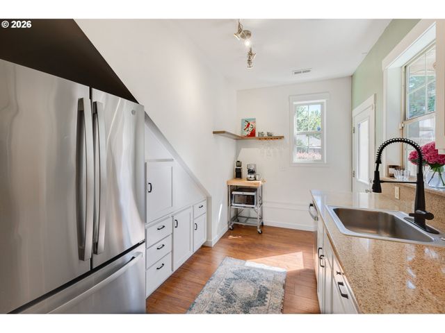 8615 Sw PINEBROOK St, Tigard, OR 97224