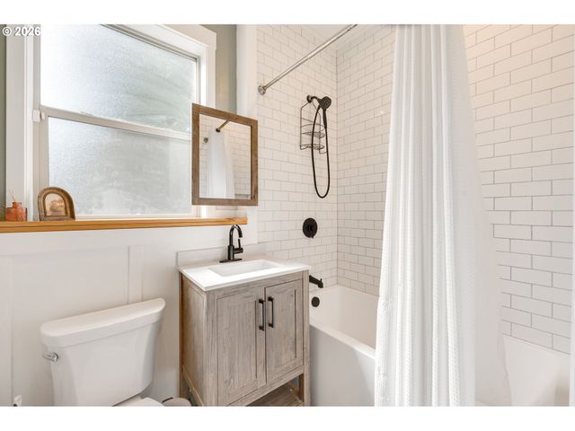8615 Sw PINEBROOK St, Tigard, OR 97224