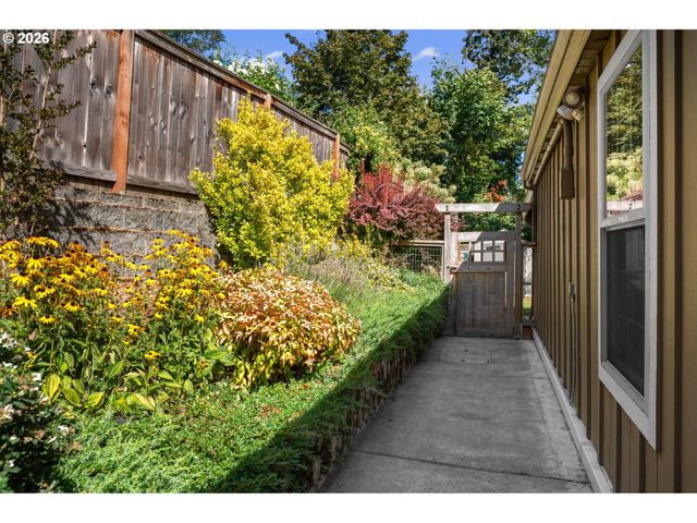 8615 Sw PINEBROOK St, Tigard, OR 97224