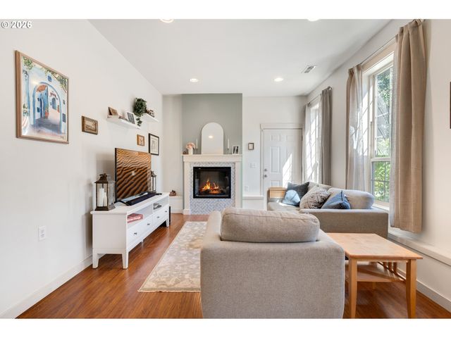 8615 Sw PINEBROOK St, Tigard, OR 97224
