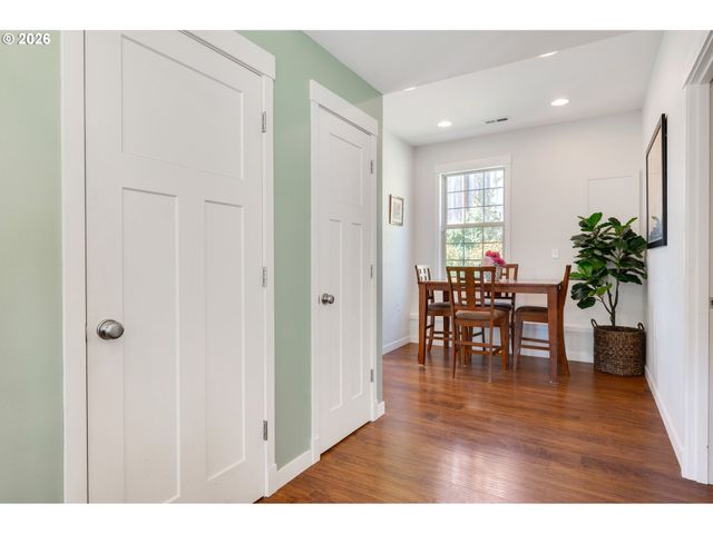 8615 Sw PINEBROOK St, Tigard, OR 97224