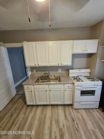 1114 N Superior Street, Toledo, OH 43604