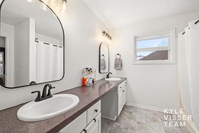 7033 Concolor Drive NE, Rockford, MI 49341