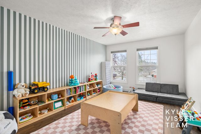 7033 Concolor Drive NE, Rockford, MI 49341