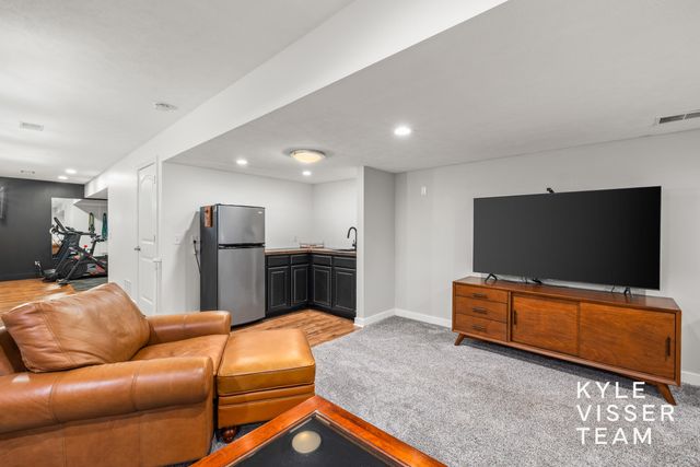 7033 Concolor Drive NE, Rockford, MI 49341