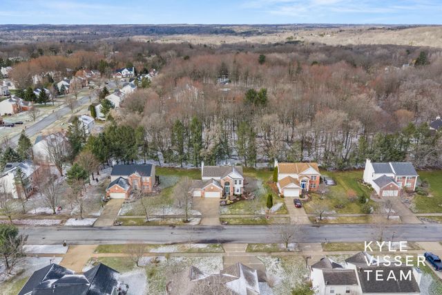 7033 Concolor Drive NE, Rockford, MI 49341