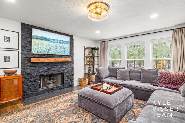 7033 Concolor Drive NE, Rockford, MI 49341