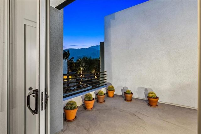 222 Breeze Loop, Palm Springs, CA 92262