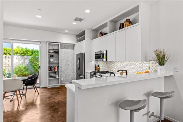 222 Breeze Loop, Palm Springs, CA 92262