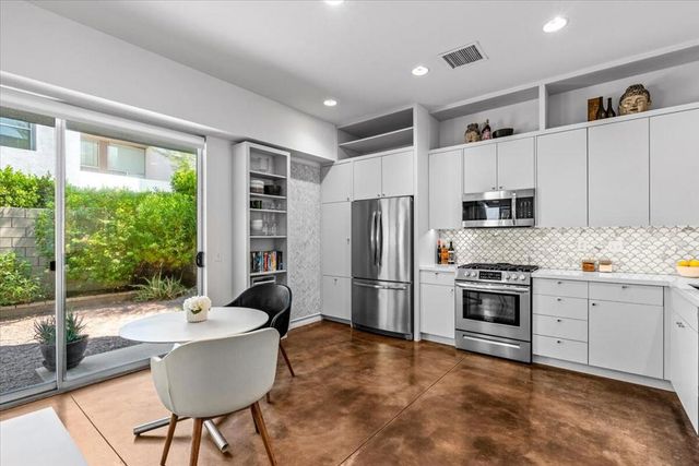 222 Breeze Loop, Palm Springs, CA 92262