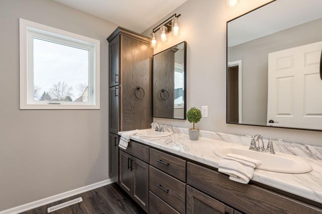 108 Ella Court, Mankato, MN 56001