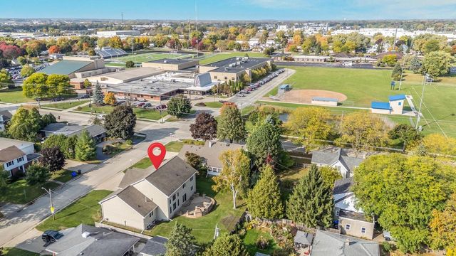 1606 S CARVER LANE, Appleton, WI 54914