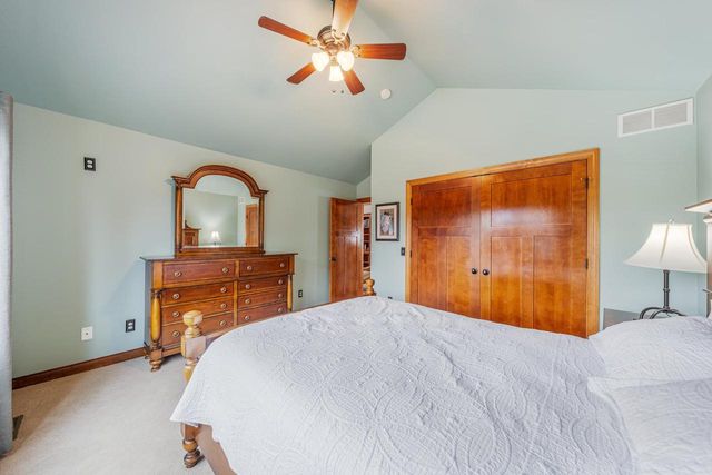 1606 S CARVER LANE, Appleton, WI 54914