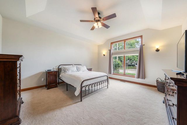 1606 S CARVER LANE, Appleton, WI 54914