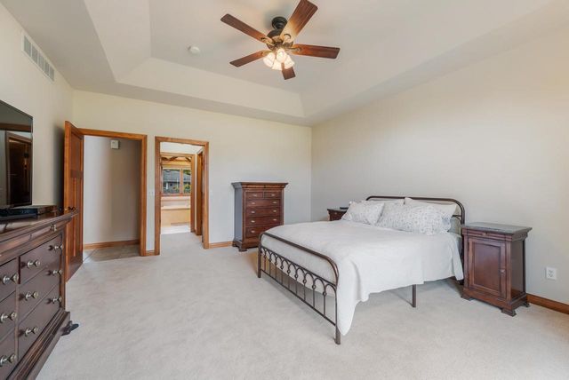 1606 S CARVER LANE, Appleton, WI 54914