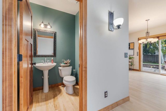 1606 S CARVER LANE, Appleton, WI 54914