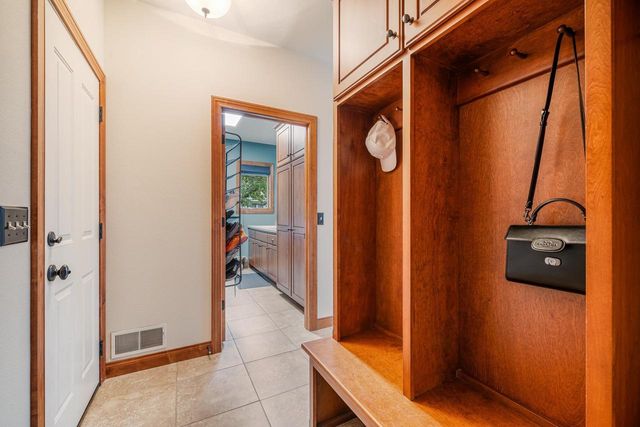 1606 S CARVER LANE, Appleton, WI 54914