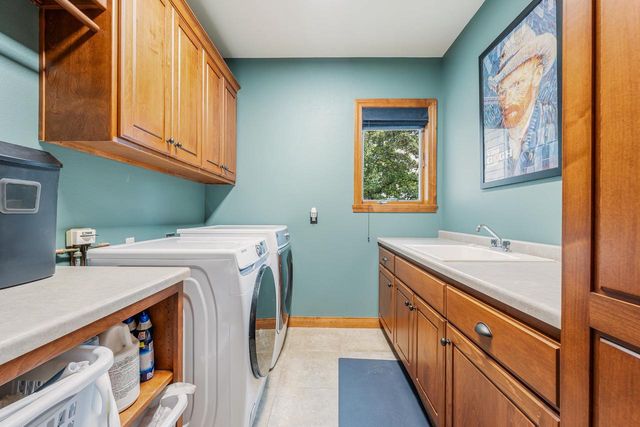 1606 S CARVER LANE, Appleton, WI 54914