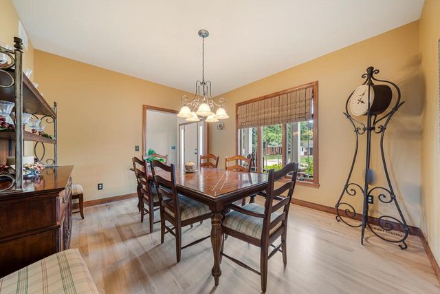 1606 S CARVER LANE, Appleton, WI 54914